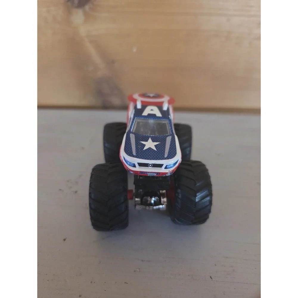 Hot Wheels Monster Jam Captain America 1:64 Monster Truck‎ Marvel Diecast ZB1
